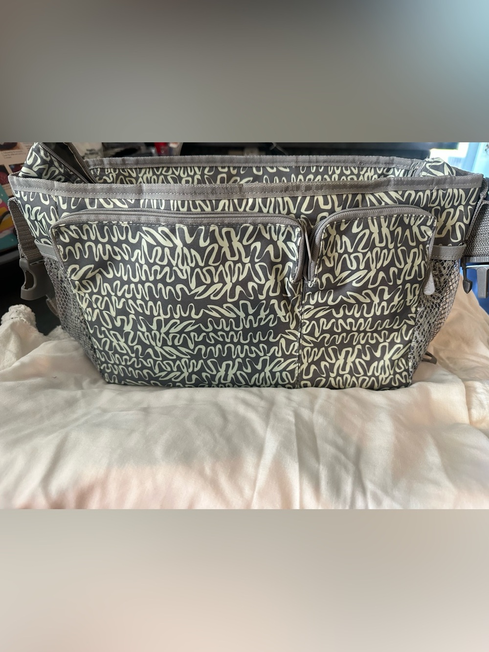 NWOT- thirty-one Gray and mint stroller Organizer Pouch withSquiggle Print